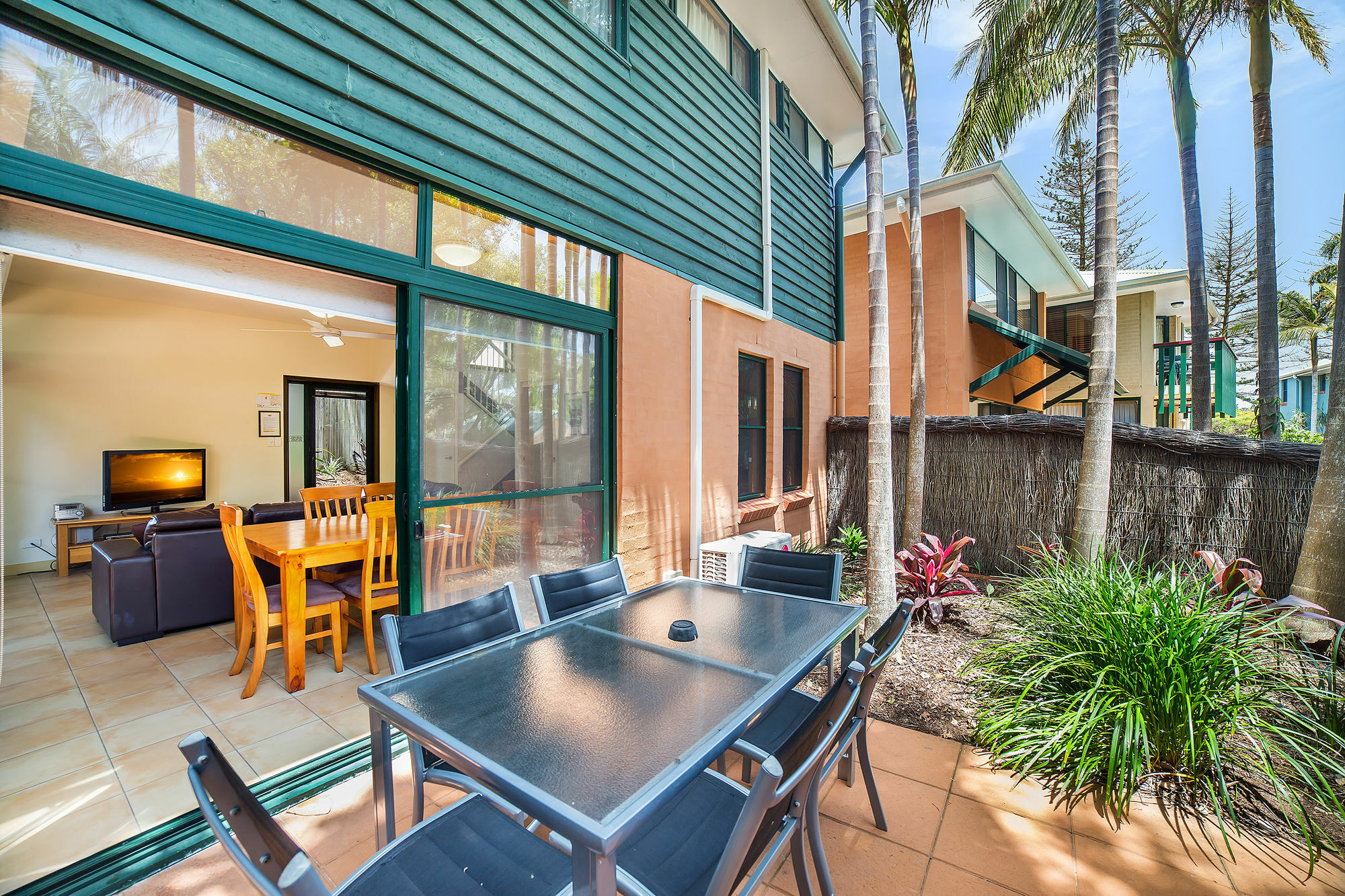 Aparthotel The Crest Byron Bay Extérieur photo